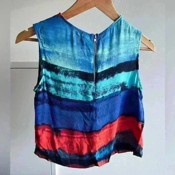 Eight Sixty Women’s Red Blue Gradient Crop Coastal Coachella Summer Top Small - Picture 7 of 9